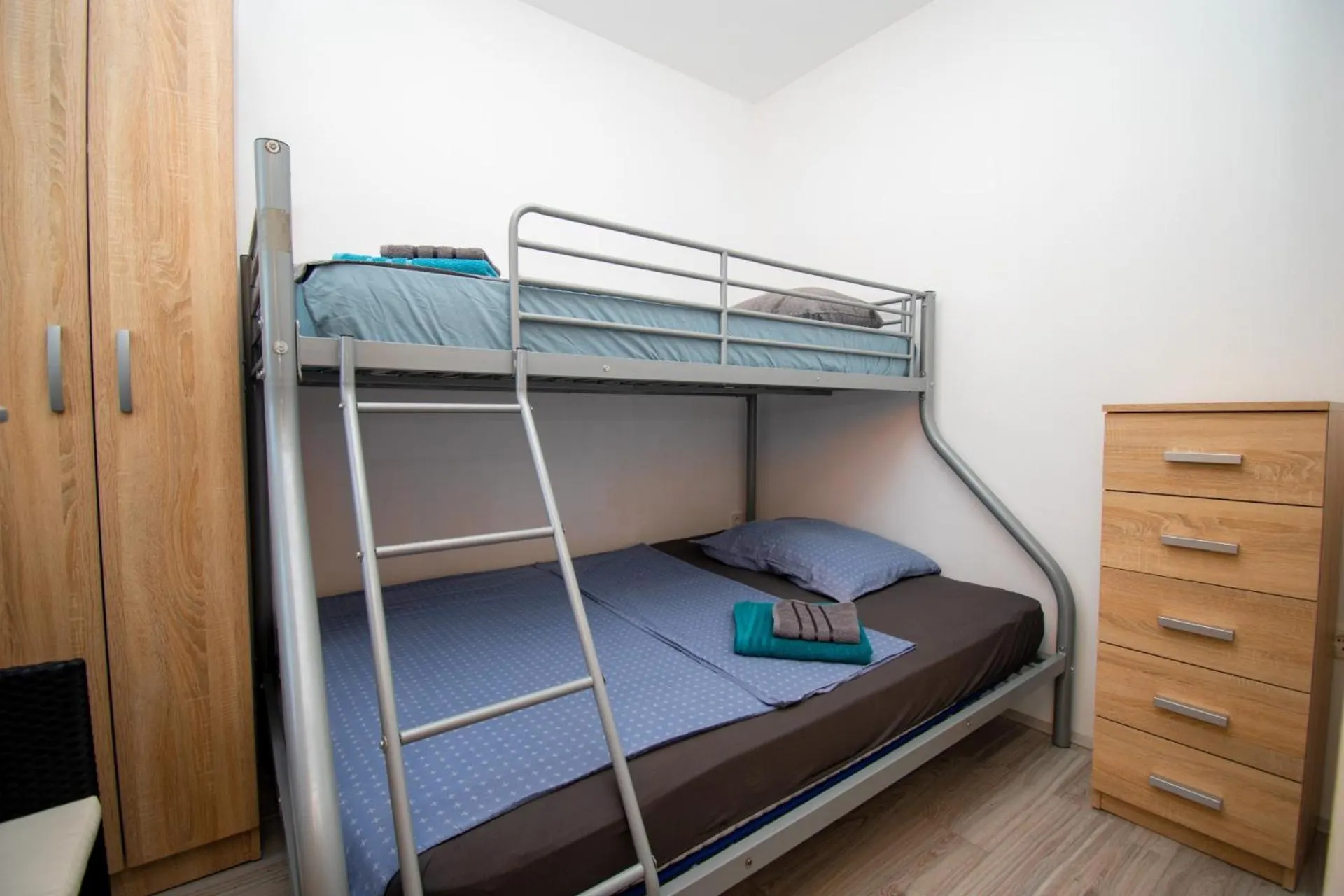 Camera al piano terra con letto a castello