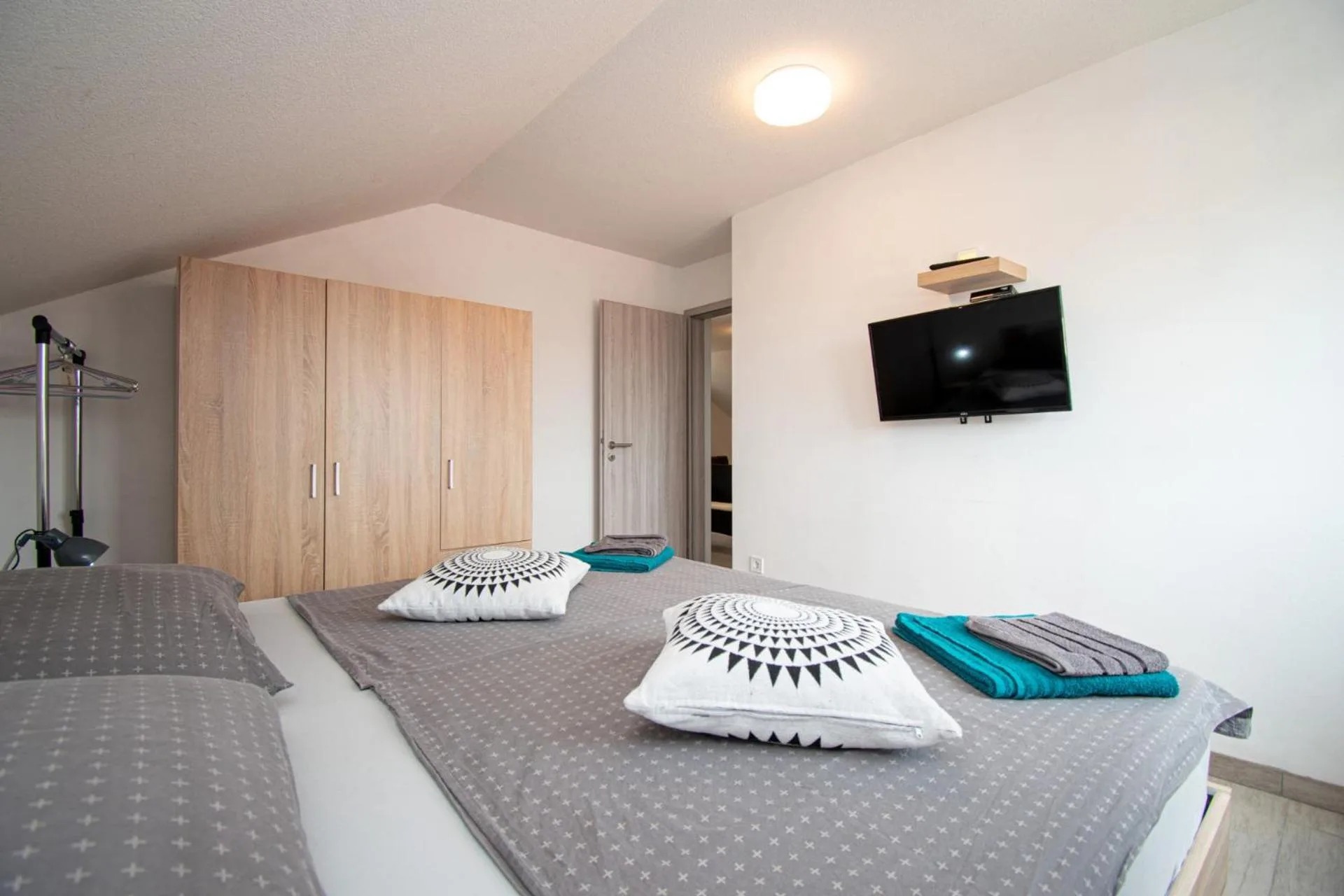 Queen bedroom with TV on the upper floor